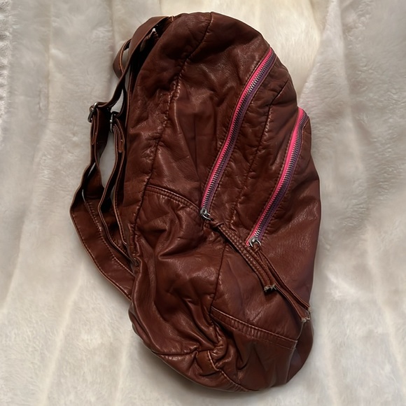 Saddle Brown Backpack 🎒 with Hot pink zipper. - Picture 2 of 5